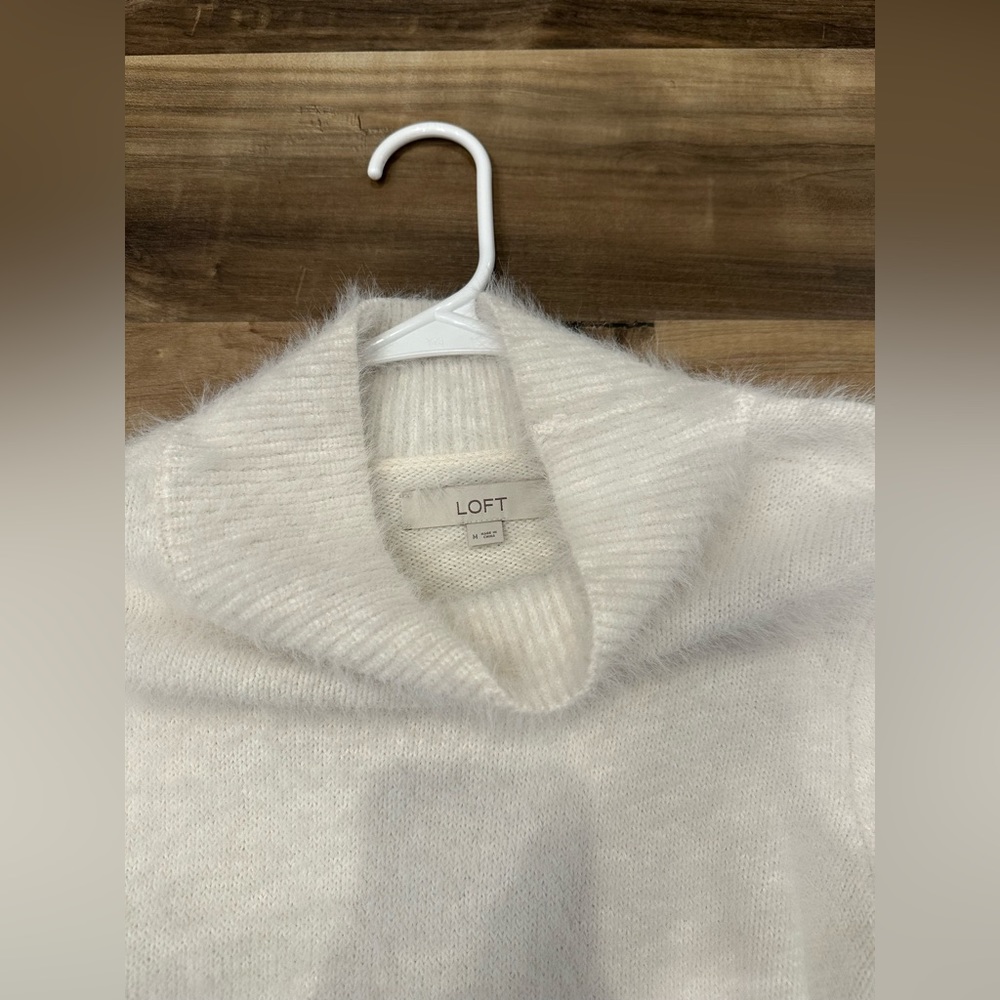 LOFT Sweater - Picture 3 of 3